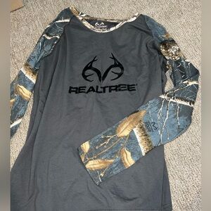 Realtree long sleeve shirt